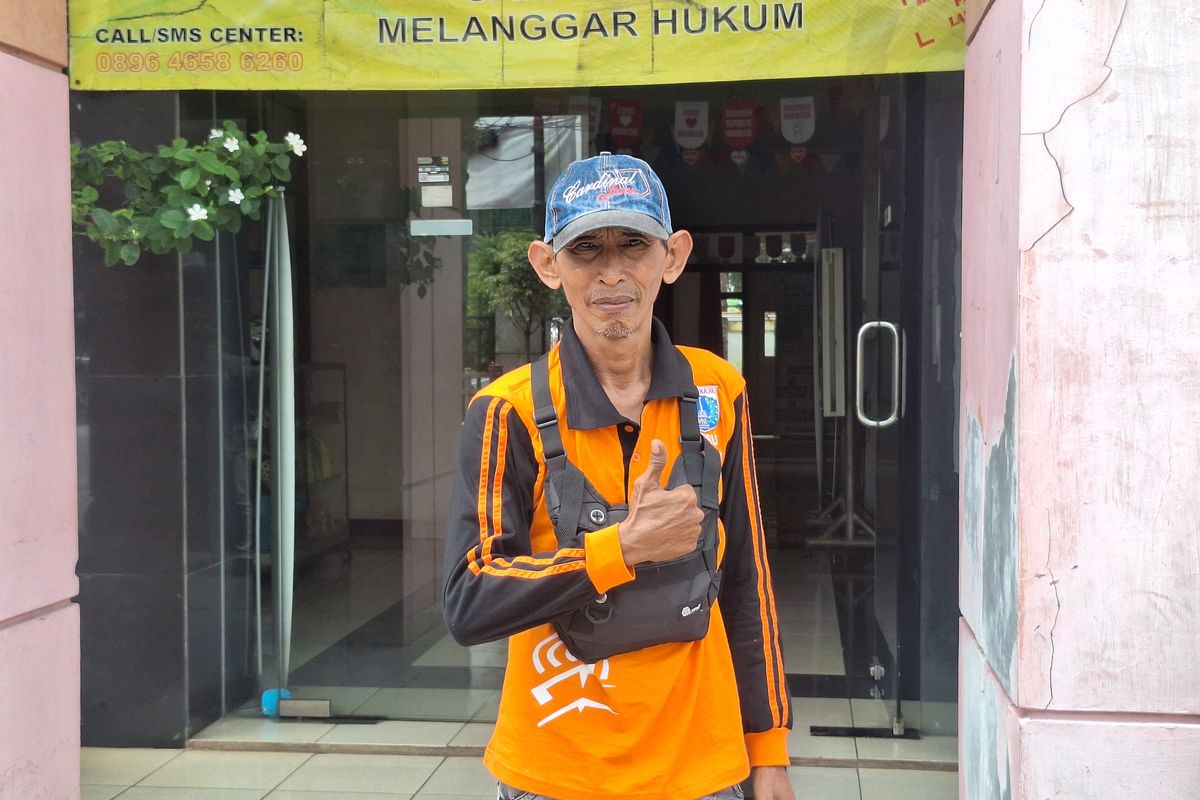 Dua Kali Petugas PPSU di Jaktim Ditabrak Motor Lawan Arah Saat Sedang Menyapu Jalan