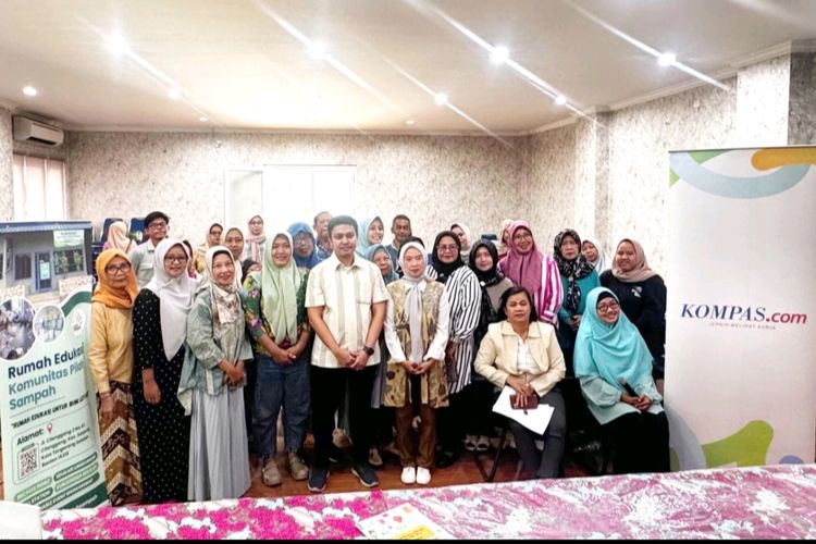 Komunitas lingkungan Rumah Edukasi Pilah Sampah bersama perusahaan Kompa.com menggelar workshop pembuatan sabun dari minyak jelantah, serta edukasi pemilahan sampa
