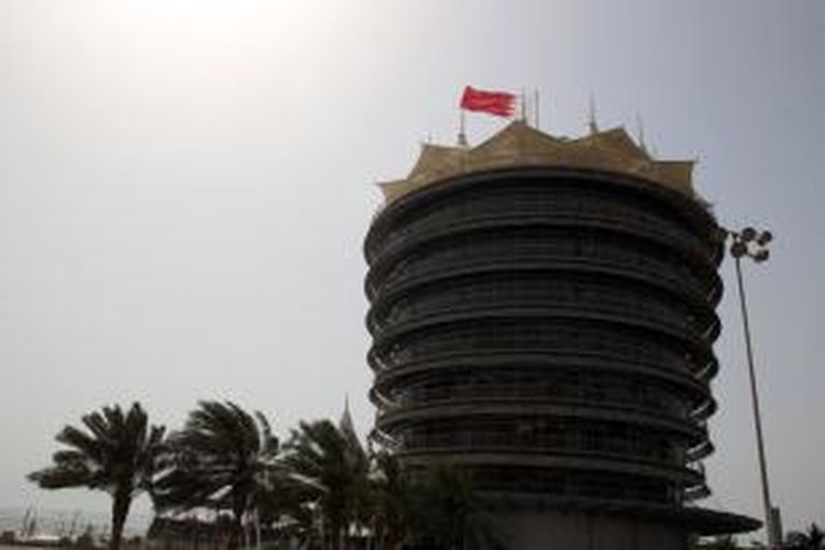 Salah satu menara di Sirkuit Bahrain.