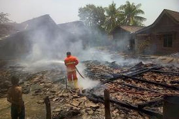 Rumah Sami'in (60) warga dusun Getas Kombang, desa Jatirunggo, kecamatan Pringapus, Rabu (17/9/2014) siang ludes terbakar. 