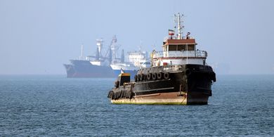 AS Serang Fasilitas Militer Iran usai Kapal Diserang di Selat Hormuz