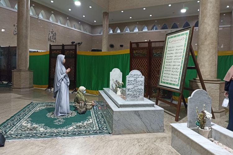 Bagian dalam makam Habib Cikini atau Al Habib Abdurrahman bin Abdullah Al Habsyi di Cikini, Jakarta Pusat, pada Sabtu (10/5/2025).