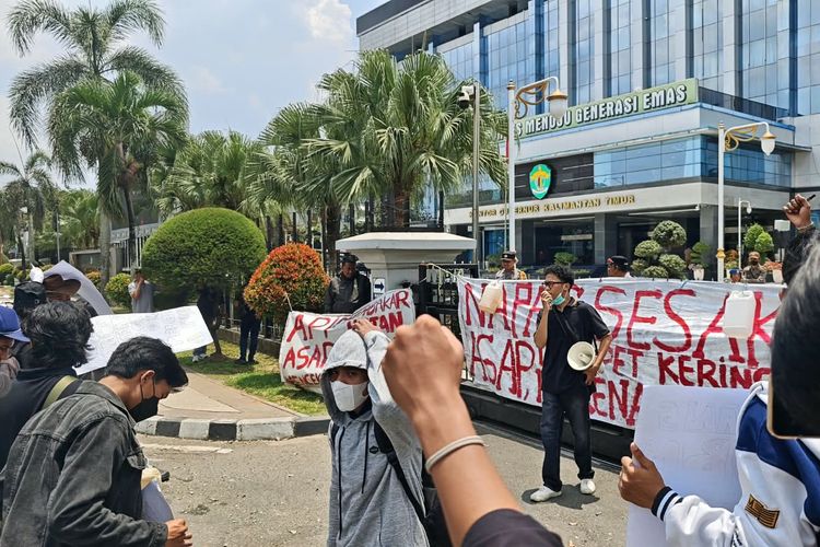 Mahasiswa Berau Demo di Kantor Gubernur Kaltim, Desak Penetapan Darurat Bencana Karhutla