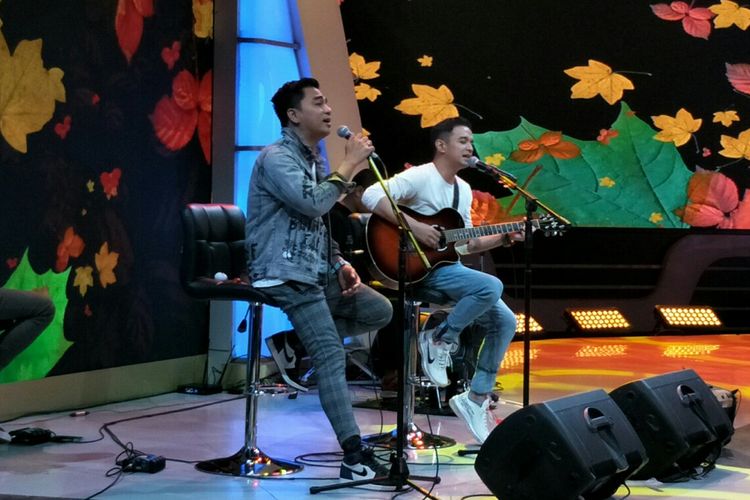 Dua personel grup band Ungu, Enda dan Onci di acara ulang tahun ke-24 Kompas.com di Menara Kompas, Palmerah Selatan, Jakarta Pusat, Rabu (18/9/2019).