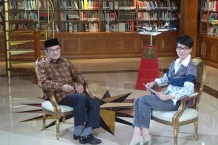 Presiden ke-3 BJ Habobie saat wawancara khusus dengan kompas tv di kediamannya Jalan Patra Kuningan XIII Jakarta Selatan, Jumat (17/10/2014).