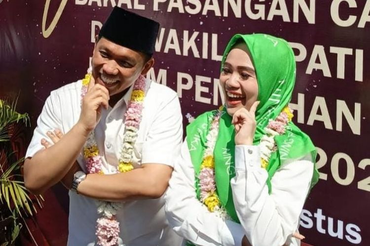 Cak Thoriq-Ning Fika usai daftar ke KPU Lumajang, Kamis (29/8/2024)