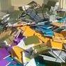 Viral, Video Tumpukan Skripsi Dibuang dari Jendela, Pihak Kampus Minta Maaf