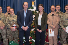 Pangeran William Ledek Kate yang Pakai Blazer Hijau Mirip Pohon Natal