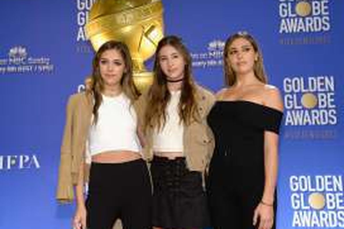 Tiga putri aktor Sylvester Stallone yang dinobatkan sebagai Miss Golden Globe 2017, yakni Sistine Rose Stallone, Scarlet Rose Stallone. dan Sophia Rose Stallone menghadiri pengumuman nominasi Golden Globe Awards ke-74 di The Beverly Hilton Hotel di Beverly Hills, California, pada Senin (12/12/2016). 