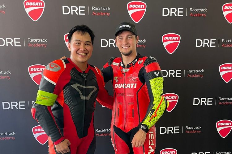 Doni Tata menjadi instruktur di DRE Ducati Race Track Academy?s yang berlangsung di Sirkuit International Sepang Selangor, Malaysia.