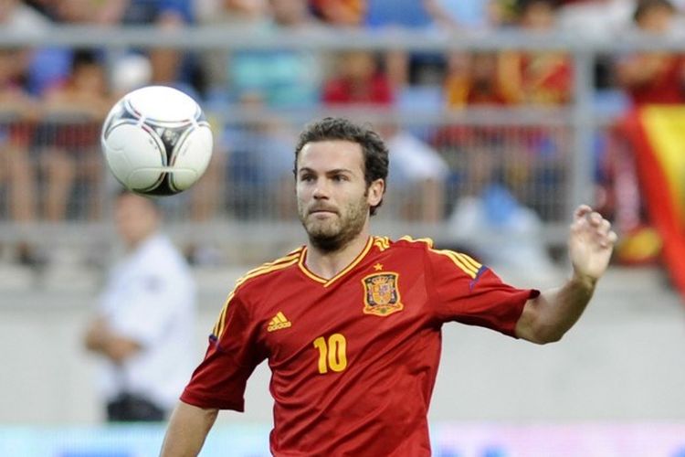 Juan Mata beraksi bagi Timnas Spanyol pada laga persahabatan kontra Meksiko jelang Olimpiade 2012.