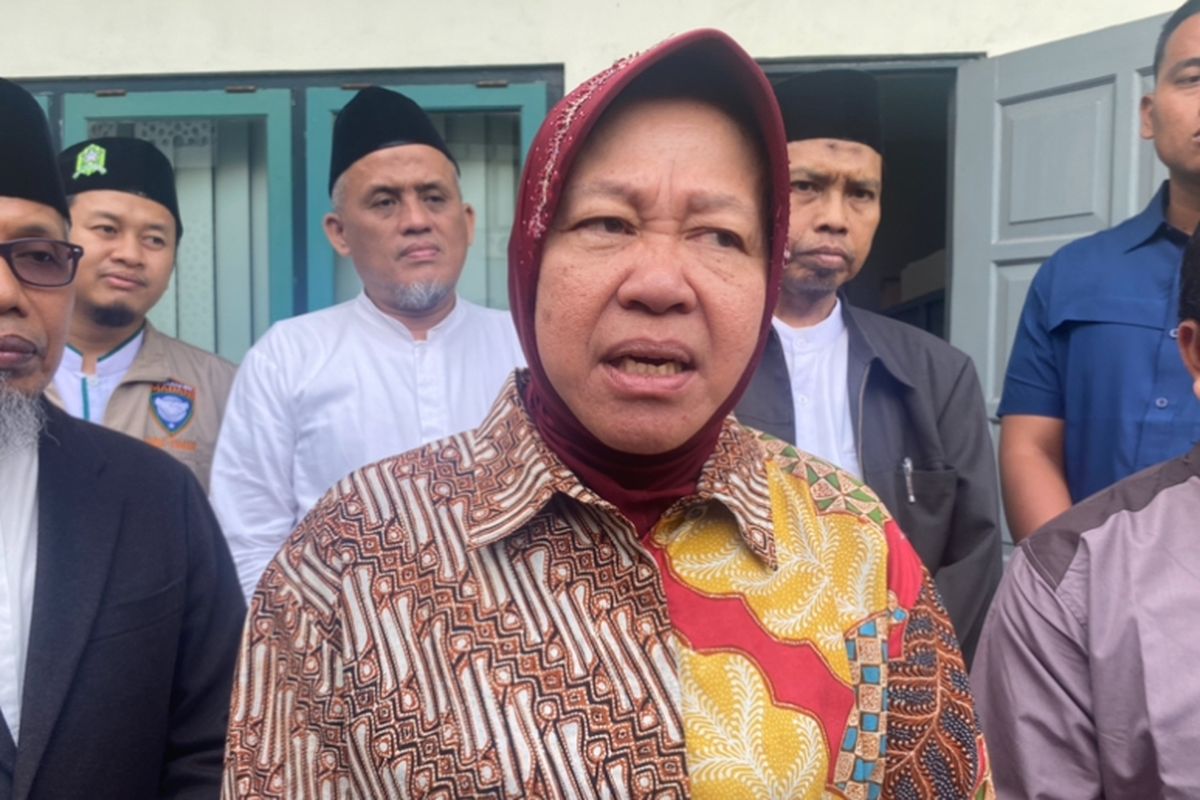 Calon Gubernur Jatim nomor urut 3, Tri Rismaharini, di Hidayatullah, Surabaya, Selasa (1/10/2024).