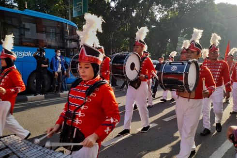 Konvoi dan Marching Band Iringi Pendaftaran PDI-P sebagai Peserta Pemilu ke KPU