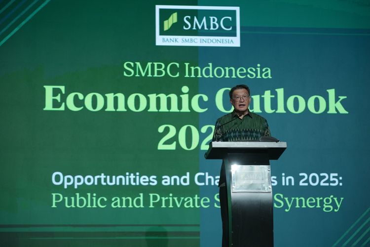 Direktur Utama SMBC Indonesia Henoch Munandar saat membuka SMBC Indonesia Economic Outlook 2025 yang diselenggarakan oleh PT Bank SMBC Indonesia Tbk (SMBC Indonesia) di Hotel Indonesia Kempinski, Jakarta, Selasa (18/2/2025). 