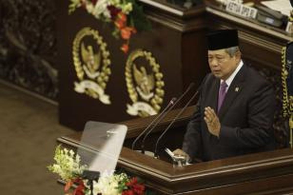 Presiden Susilo Bambang Yudhoyono memberikan pidato kenegaraan dalam Sidang Bersama DPR-RI dan DPD-RI, di Gedung MPR/DPR/DPR, Senayan, Jakarta, Jumat (15/8/2014). Dalam sidang bersama ini Presiden Susilo Bambang Yudhoyono akan menyampaikan pidato kenegaraan untuk terakhir kalinya dan dilanjutkan dengan Rancangan Undang-Undangan Anggaran Pendapatan dan Belanja Negara (RAPBN) 2015 disertai nota keuangan pada rapat paripurna pembukaan masa sidang I DPR untuk tahun sidang 2014 pada sore harinya.