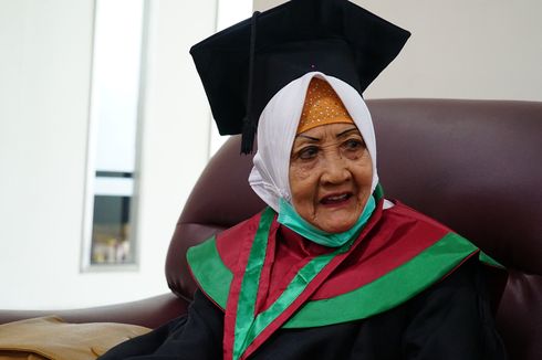 Cerita Chamimah, Adik Mantan Wapres Try Sutrisno, Jadi Sarjana di Usia 78 Tahun