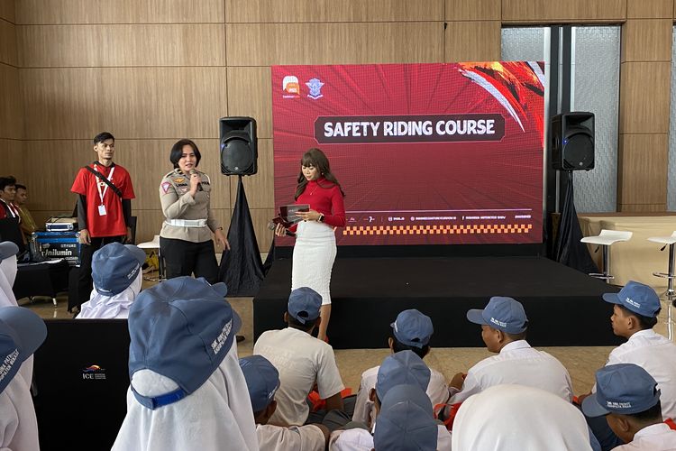 Korlantas Polri menggelar acara Safety Riding Course selama IMOS 2023