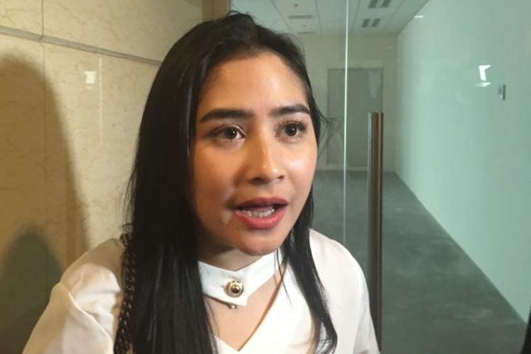 Prilly Latuconsina ketika dijumpai di Centennial Tower, Gatot Subroto, Jakarta Selatan, Senin (14/8/2017).