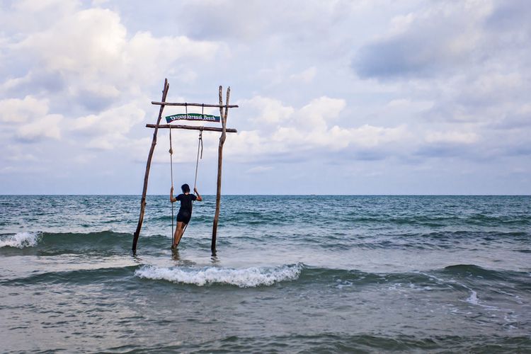 Pantai Tanjung Kerasak, Bangka Selatan.