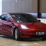 BERITA FOTO: Sensasi Menjajal Mobil Listrik di PEVS 2022