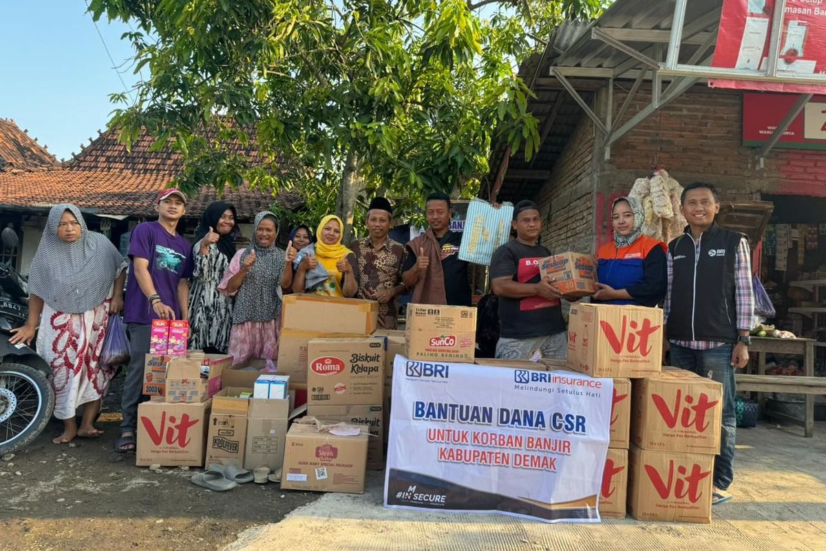 BRI Insurance memberikan bantuan untuk korban banjir di Kudus dan Demak.