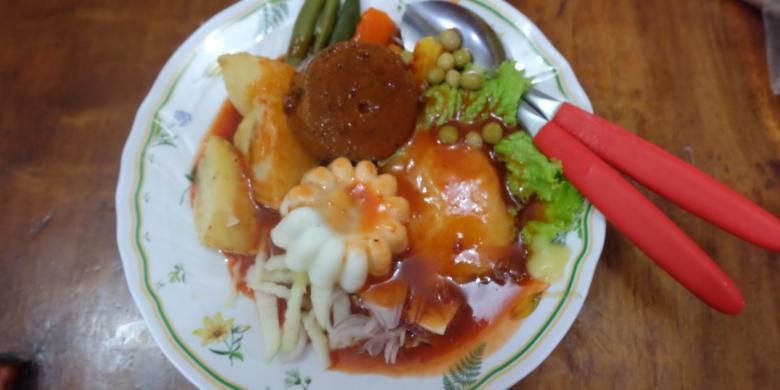 Hidangan Selat Galantin Kuah Saos dari Selat Mbak Lies.