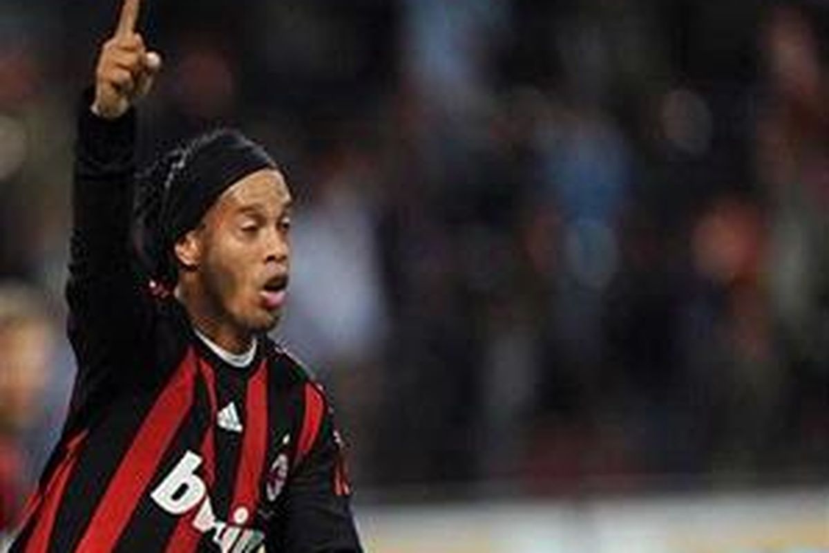 Gelandang AC Milan, Ronaldinho.
