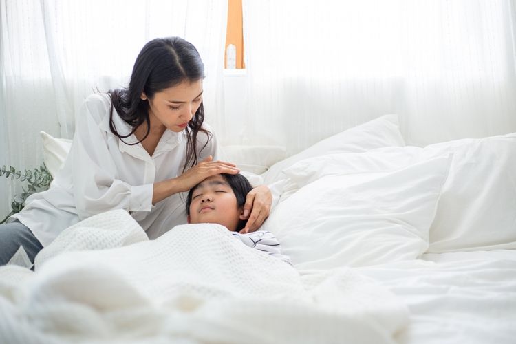 Apakah Boleh Memandikan Anak Saat Demam? Ini Penjelasan Dokter