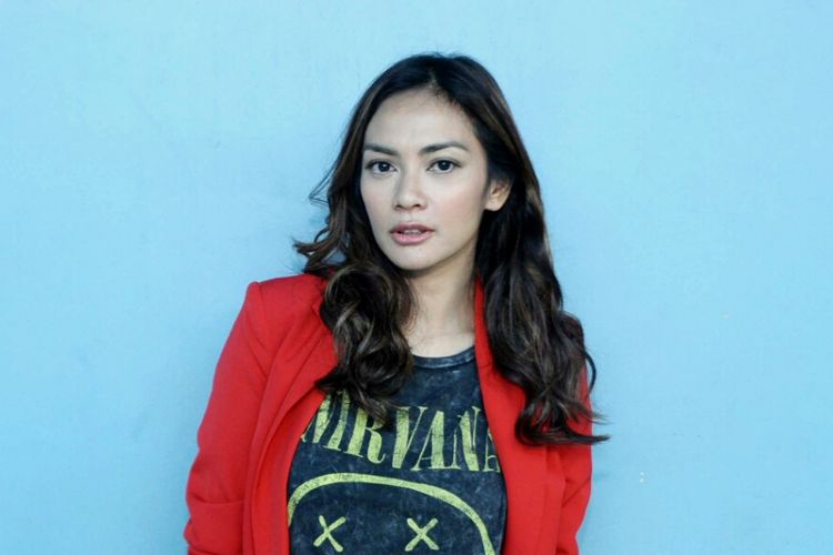 Artis peran Masayu Anastasia usai menjadi bintang tamu di sebuah acara televisi di kawasan Tendean, Jakarta Selatan, Selasa (7/11/2017).