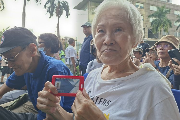 Senangnya Lansia Dapat Kartu Gratis Transum Jakarta: Bebas Macet dan Hemat Ongkos