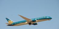 Pesawat Vietnam Airlines Buang Bahan Bakar di Udara, Imbas Ekor Membentur Landasan
