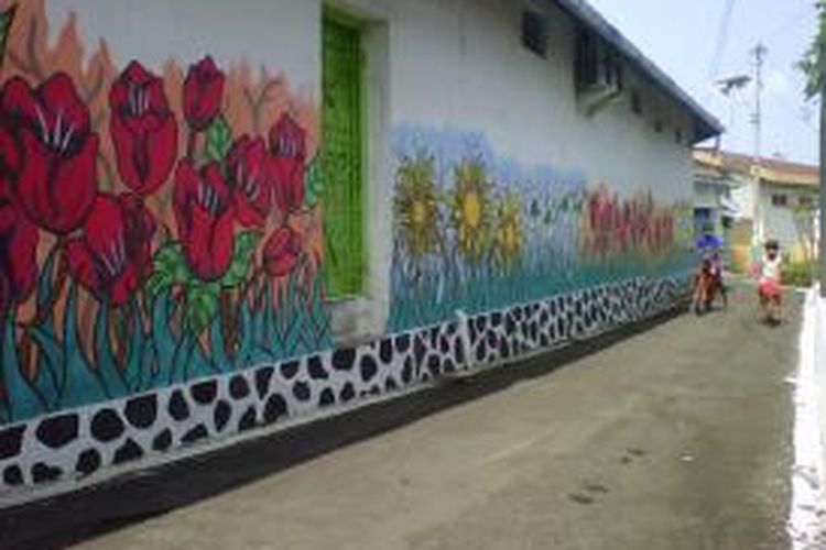Mural di dinding gang Kampung Keplekan, Kelurahan Rejowinangun Selatan, Kecamatan Magelang Selatan, Kota Magelang.