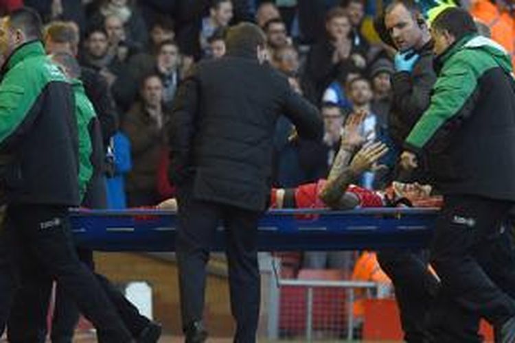 Martin Skrtel mengalami cedera usai berbenturan dengan striker Blackburn Rovers, Rudy Gestede, pada perempat final Piala FA. 