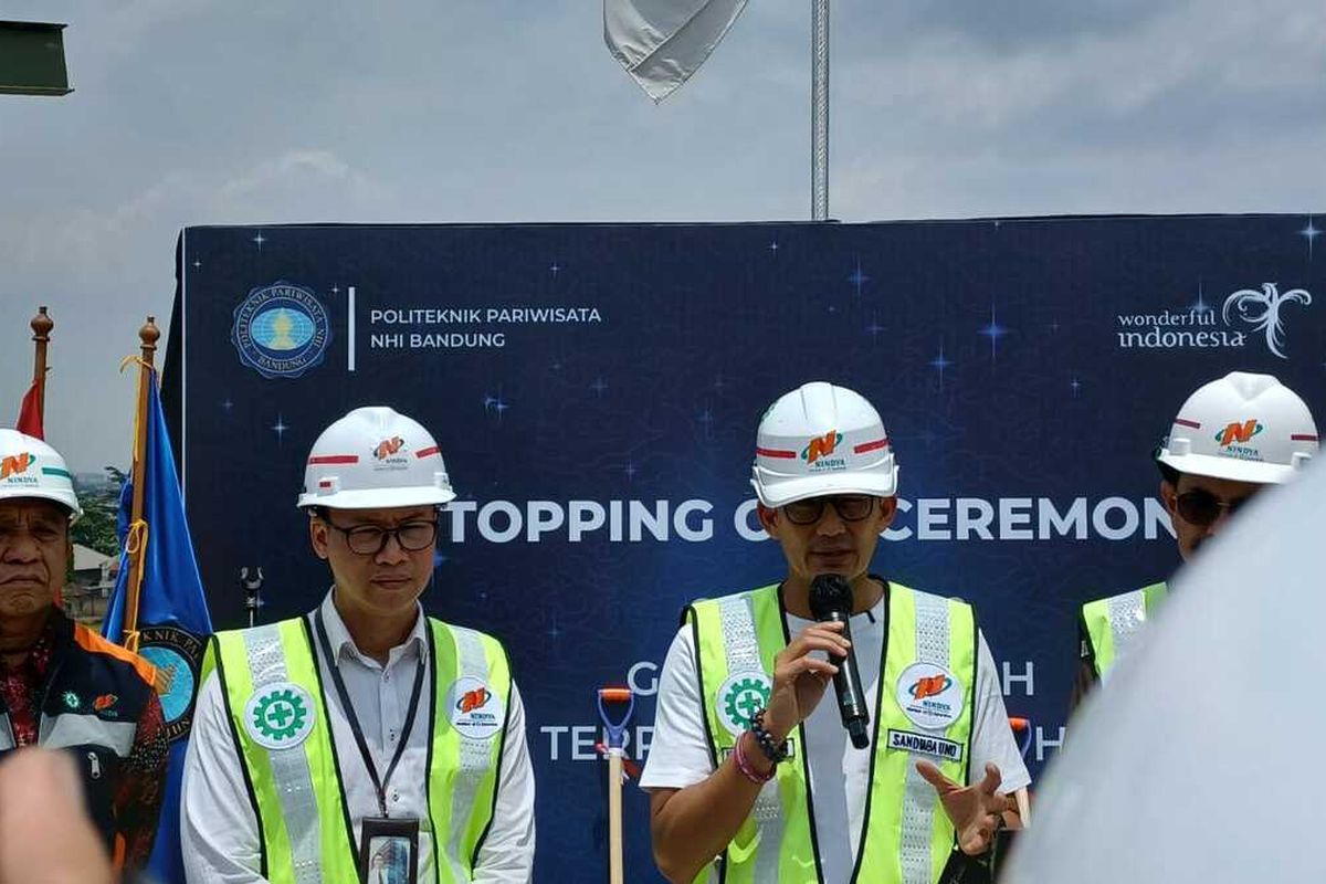 Menteri Pariwisata dan Ekonomi Kreatif (Menparekraf) Sandiaga Uno menyebut Gempa Bumi di Cianjur tidak berdampak terlalu signifikan pada destinasi wisata yang ada di Cianjur. Ia menyebut, hanya di bawah 5 persen destinasi yang terdampak gempa bumi.