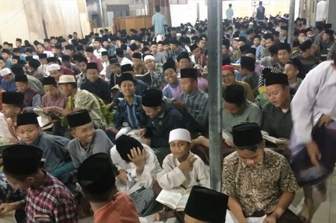 Ribuan Santri di Banyumas Shalat Gaib dan Tahlil untuk KH Maimun Zubair