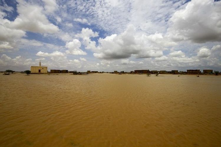 Sebuah gambar menunjukkan daerah banjir akibat hujan lebat di kota Osaylat, 50 km tenggara ibu kota Khartoum, pada 6 Agustus 2020.