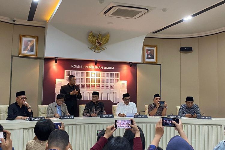 Konferensi pers persiapan debat capres ketiga pada 7 Januari 2024 oleh Komisi Pemilihan Umum (KPU) di Kantor KPU, Jakarta Pusat, Jumat (5/1/2024). 