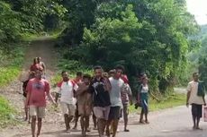 Jalan Rusak, Ibu Hamil di Sikka Ditandu 9 Km Menuju Puskesmas
