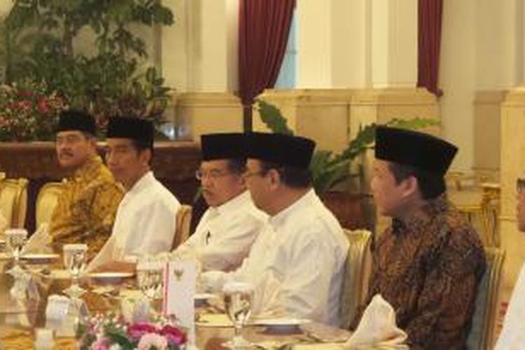 Presiden Joko Widodo buka bersama pimpinan tujuh lembaga negara di Istana Negara, Jumat (19/6/2015).