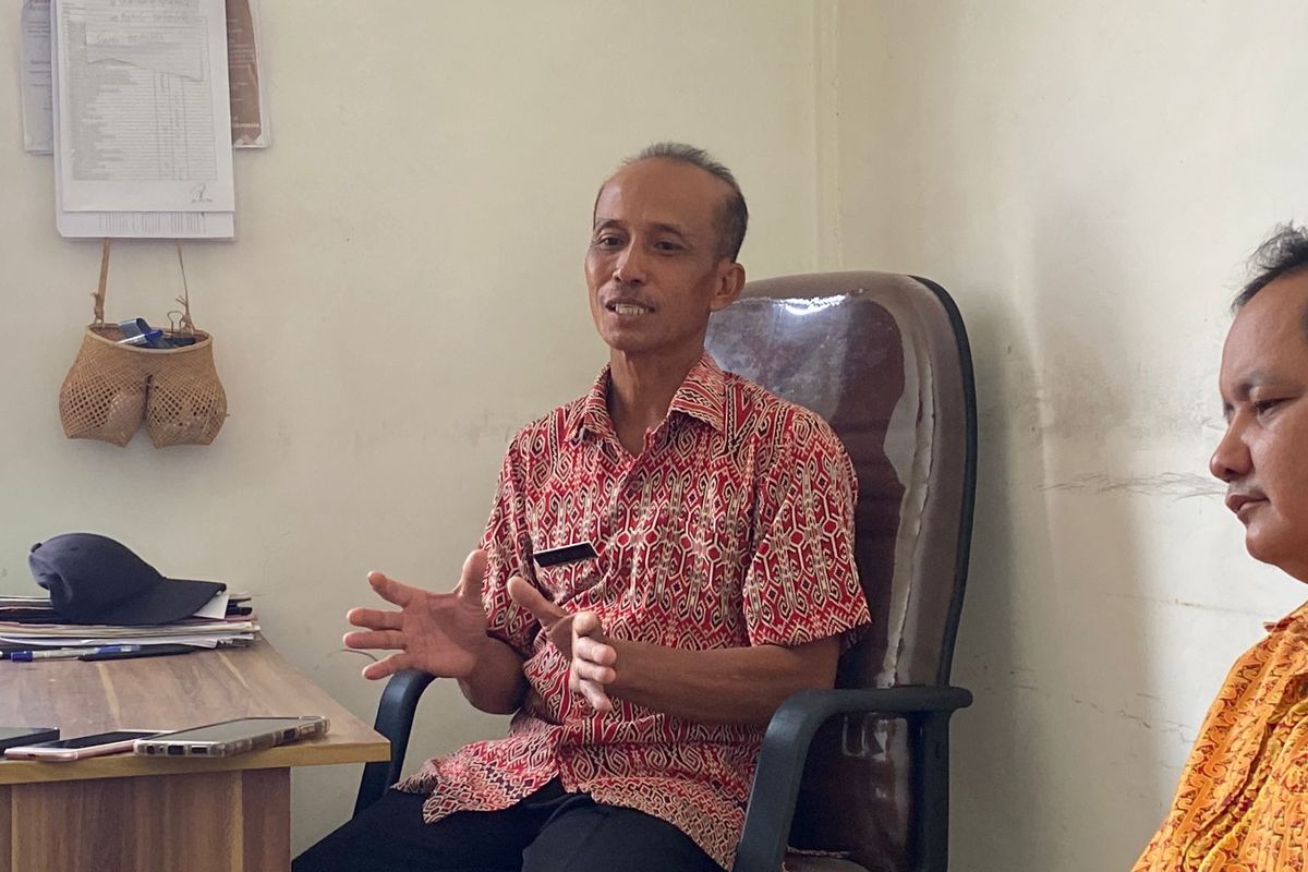 Kepala Desa di Kabupaten Sekadau, Anto, menjelaskan soal program ODF, Kamis (25/9/2025). 