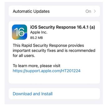 Pengguna iPhone diimbau untuk segera melakukan update iOS ke versi paling baru iOS 16.4.1 (a). Melalui update iOS tersebut, Apple menambal celah keamanan berbahaya (vulnerability) yang ada di iPhone.
