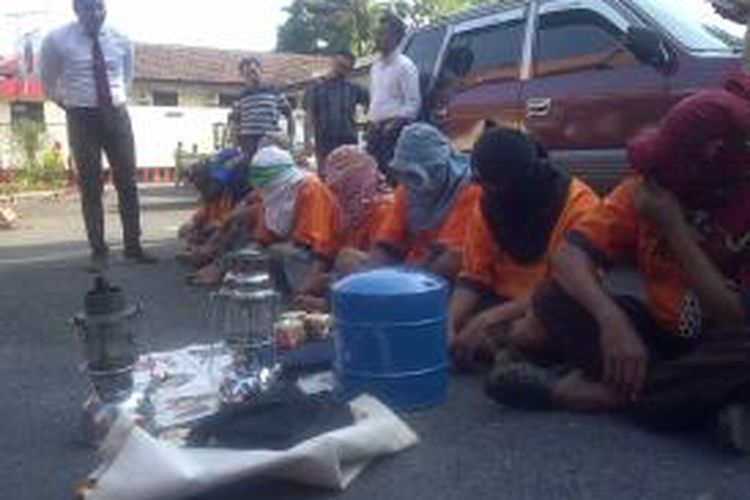 Sembilan Tersangka Judi Dadu berhasil ditangkap Polres Malang, Jawa Timur. Senin (19/5/2014).