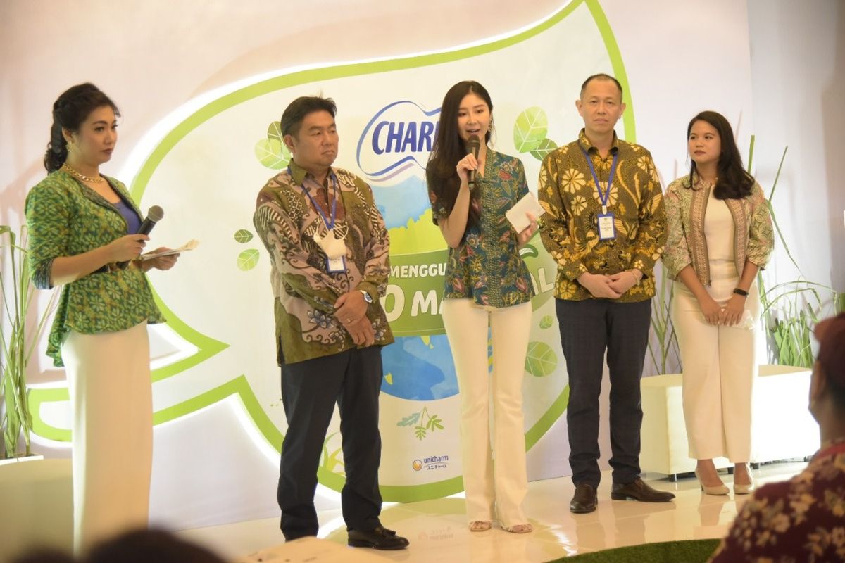 PT Uni-Charm Indonesia Tbk meluncurkan produk pembalut wanita Charm Herbal Ansept+ Bio yang berasal dari tumbuhan tebu.