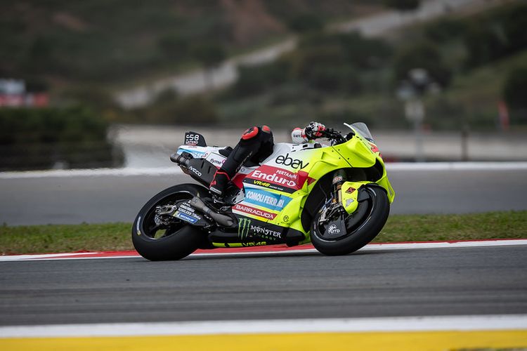 Pebalap Pertamina Enduro VR46 Racing Team, Marco Bezzecchi, saat berlaga pada MotoGP Portugal 2024