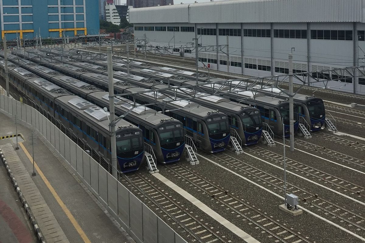 Stasiun Lebak Bulus menjadi stasiun akhir dari rute MRT fase 1 lintas Lebak Bulus-Bundaran Hotel Indonesia (HI) 