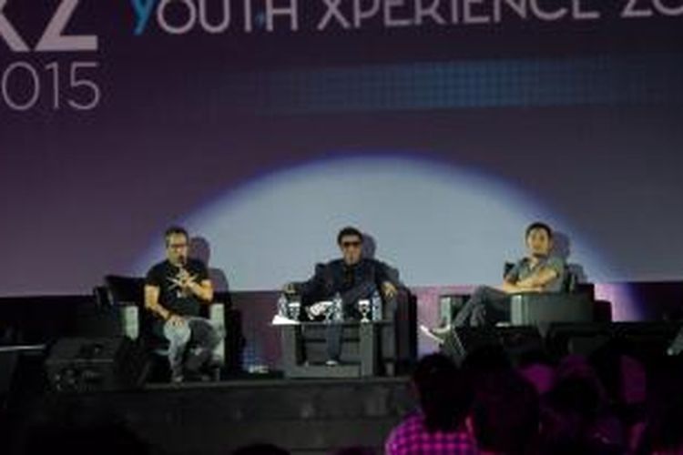 Hanung Bramantyo dan Giring Nidji saat menjadi pembicara pada acara Youth Xperience Zone 2015 di Balai Kartini, Jumat (22/5/2015).