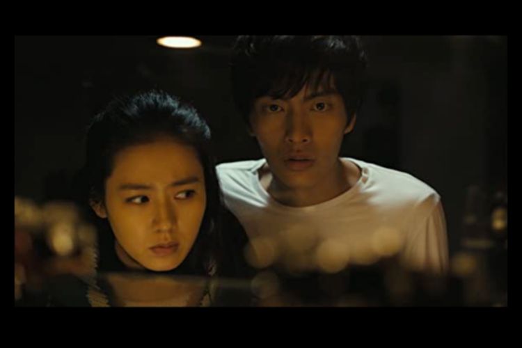 Son Ye Jin dan Lee Min Ki dalam film Spellbound (2011)