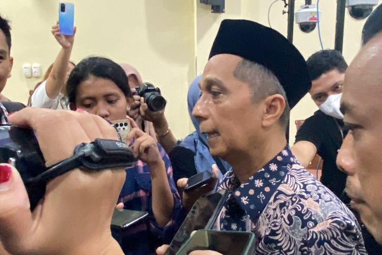 Eks Rektor Unila Karomani usai sidang vonis di Pengadilan Tipikor Tanjung Karang, Kamis (25/5/2023).