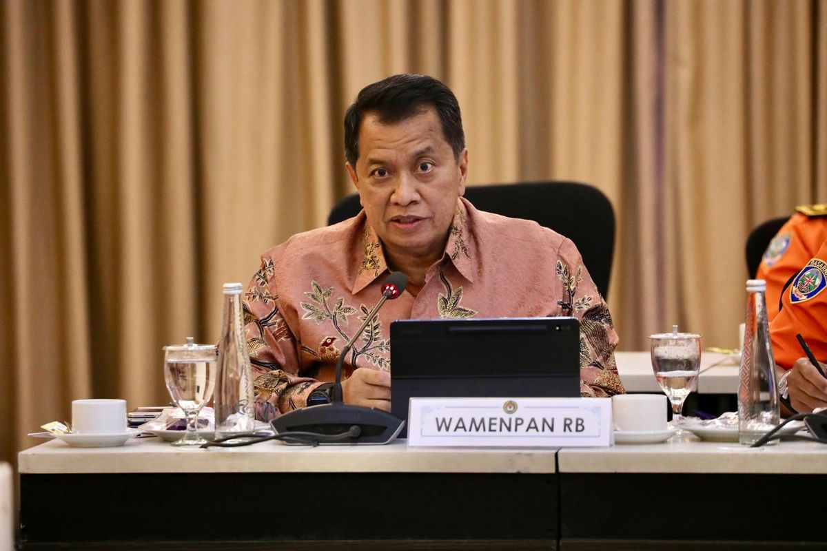 Wakil Menteri (Wamen) Pendayagunaan Aparatur Negara dan Reformasi Birokrasi (PANRB) Purwadi Arianto dalam Rapat Tingkat Menteri (RTM) yang dipimpin Menteri Koordinator Bidang Pembangunan Manusia dan Kebudayaan (Menko PMK) Pratikno di Kantor Kemenko PMK, Jakarta, Kamis (12/2/2026).