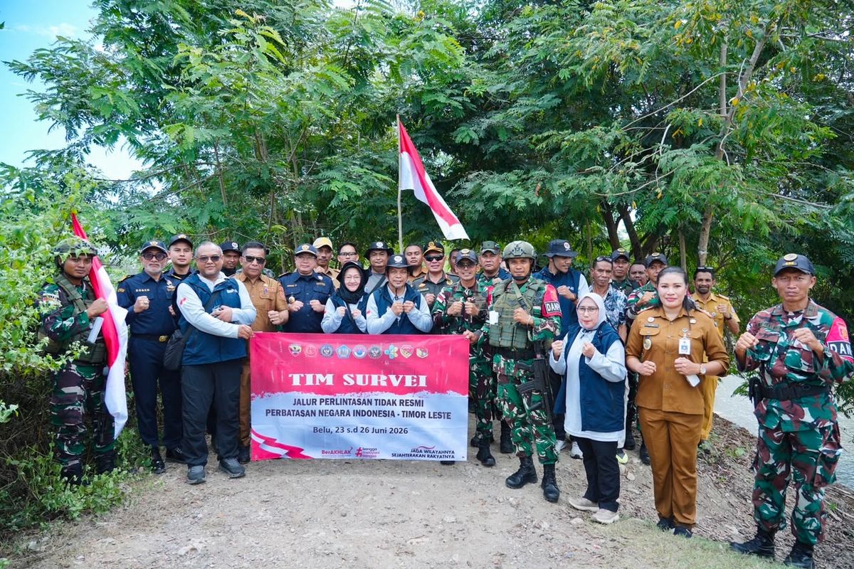 Tim survei identifikasi titik perlintasan perbatasan negara pada jalur tidak resmi (JTR) Indonesia?Timor Leste di Kabupaten Belu, NTT. 